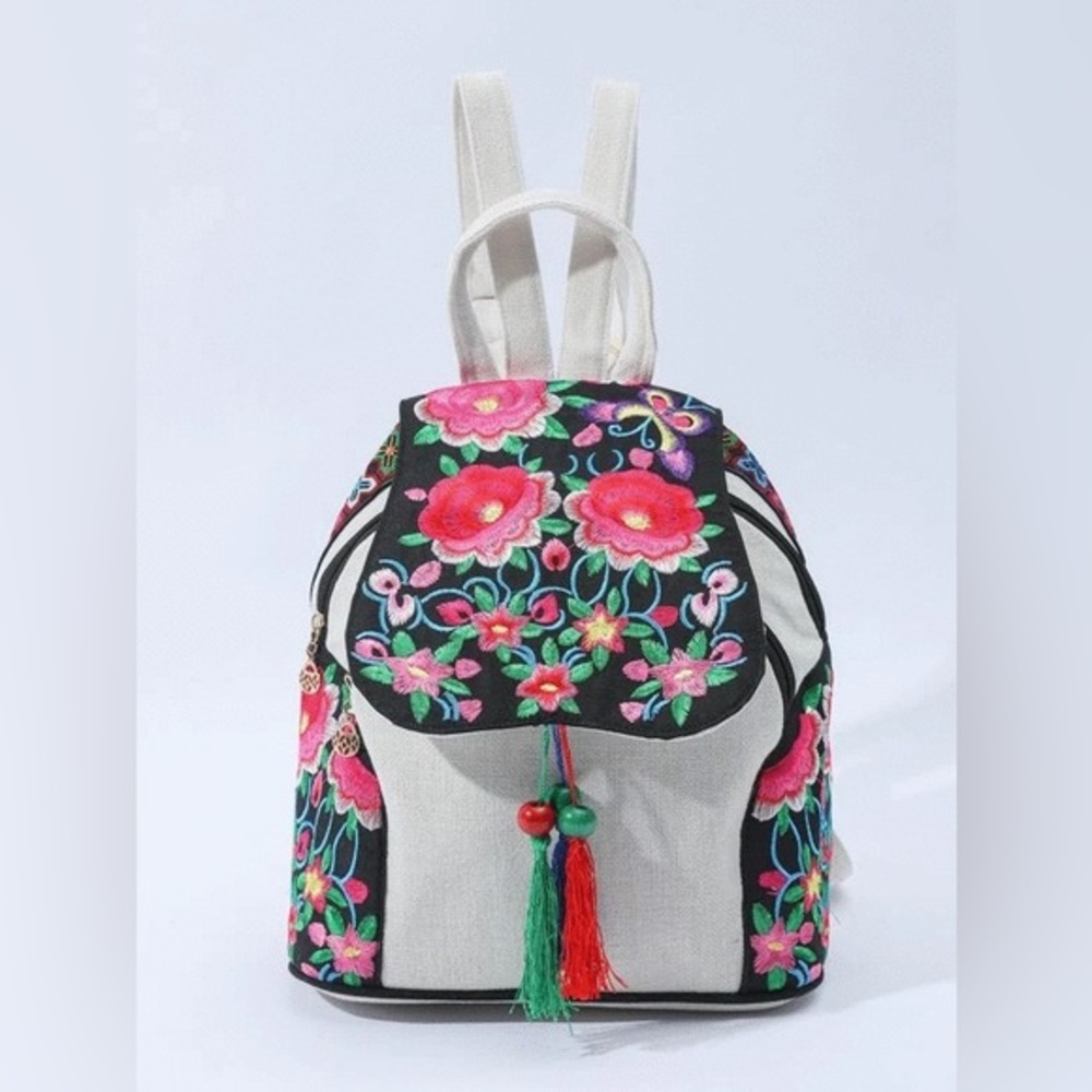 NWOT Emery Rose Floral Embroidered Backpack